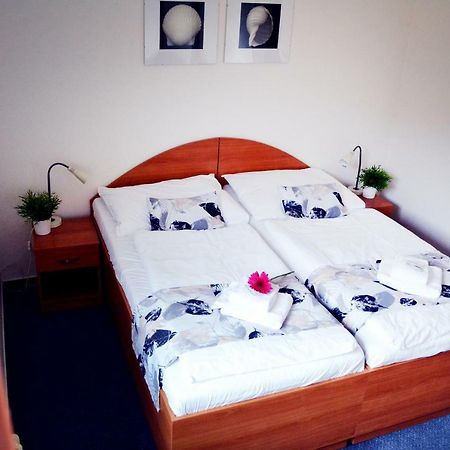 Hotel S-Centrum Benesov  Bagian luar foto