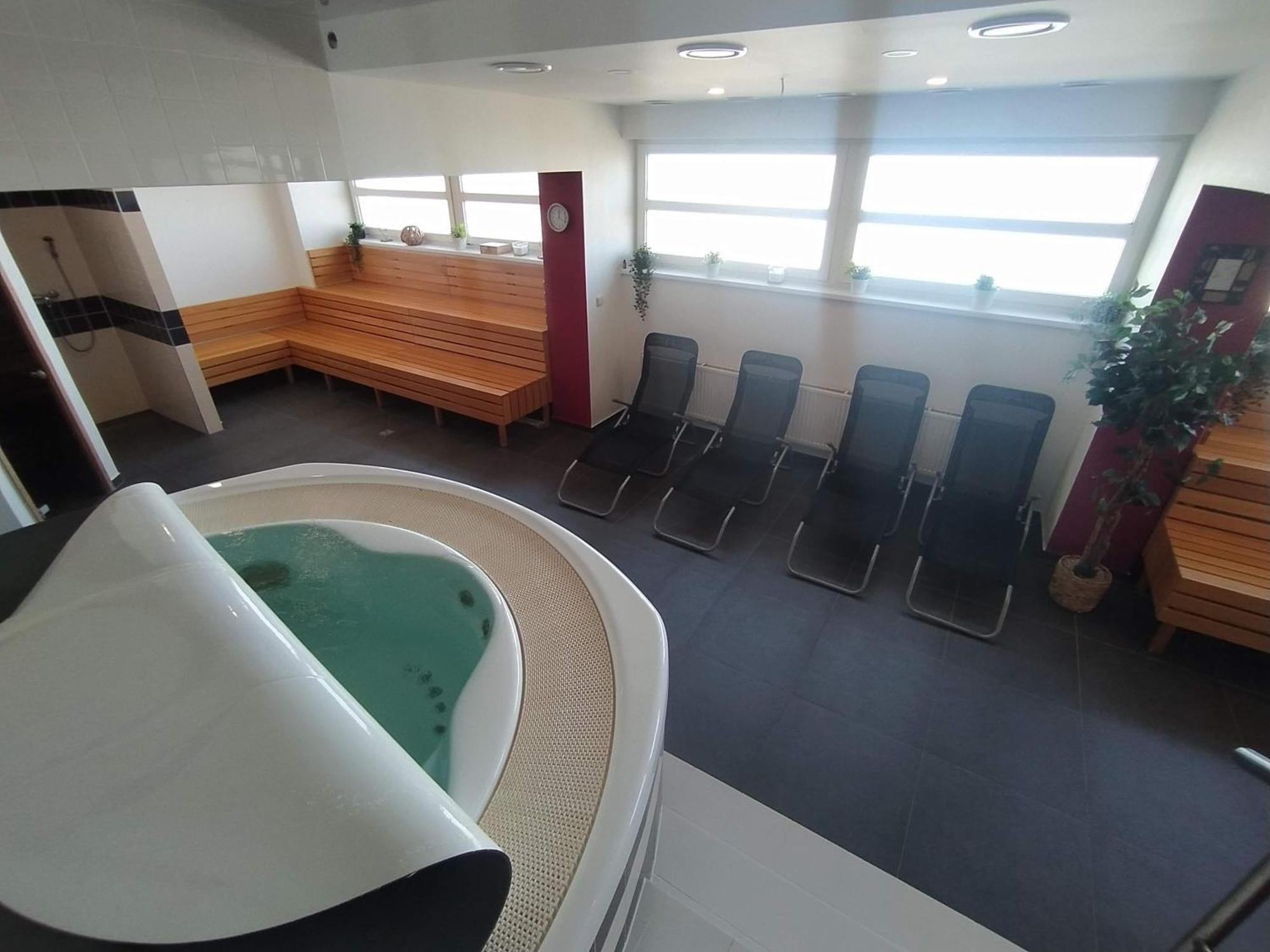 Hotel S-Centrum Benesov  Bagian luar foto