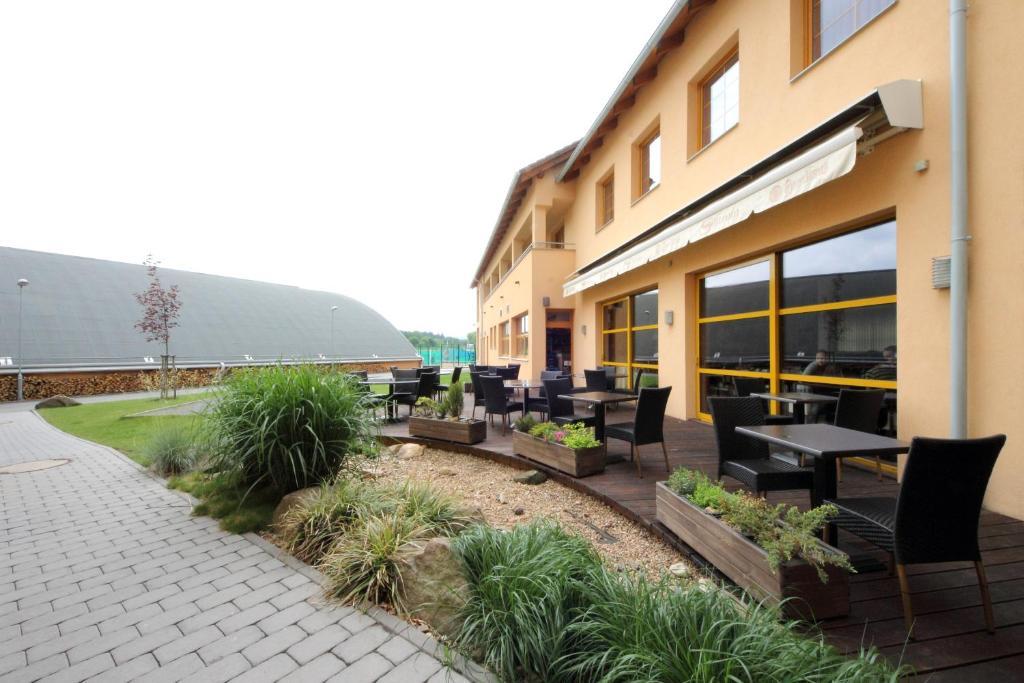 Hotel S-Centrum Benesov  Bagian luar foto