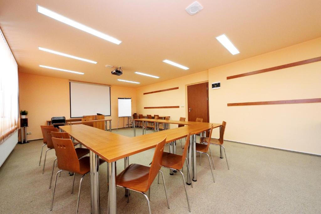 Hotel S-Centrum Benesov  Bagian luar foto
