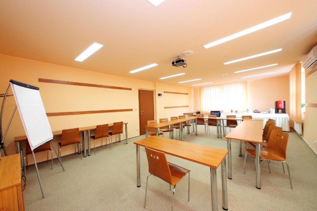 Hotel S-Centrum Benesov  Bagian luar foto