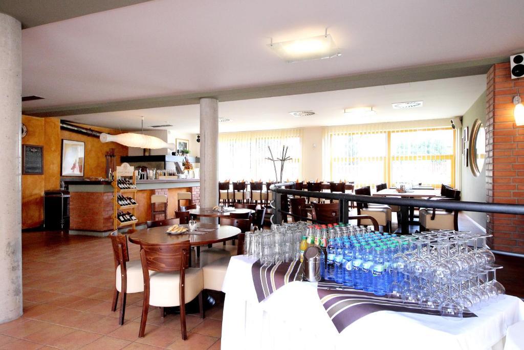 Hotel S-Centrum Benesov  Bagian luar foto