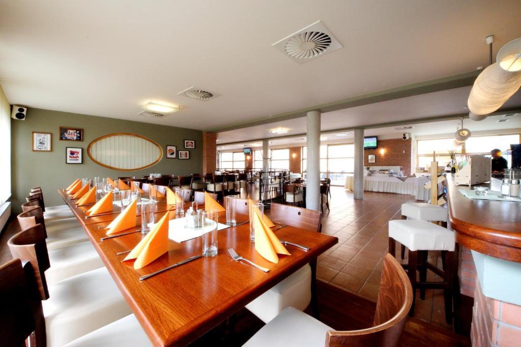 Hotel S-Centrum Benesov  Bagian luar foto