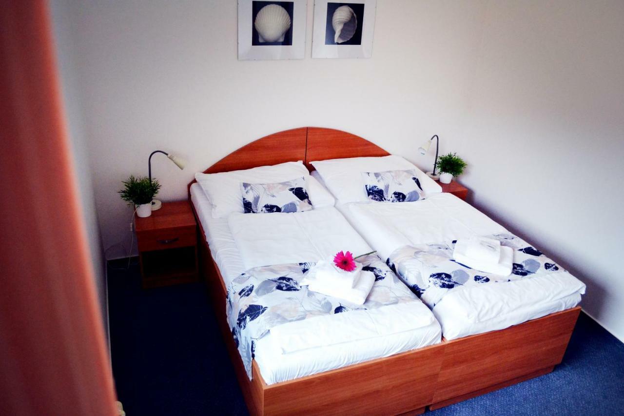 Hotel S-Centrum Benesov  Bagian luar foto