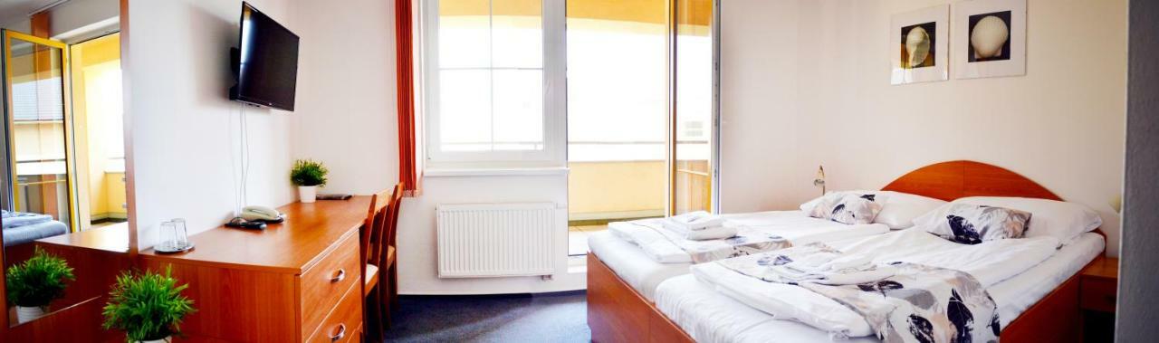 Hotel S-Centrum Benesov  Bagian luar foto