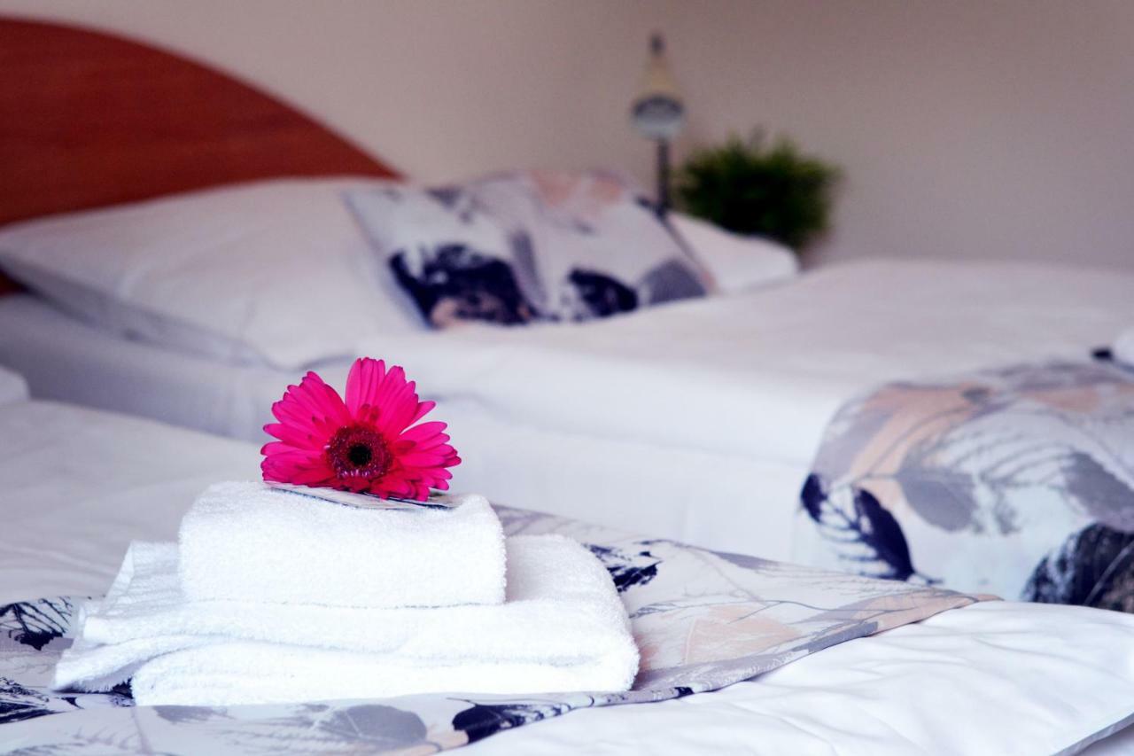 Hotel S-Centrum Benesov  Bagian luar foto