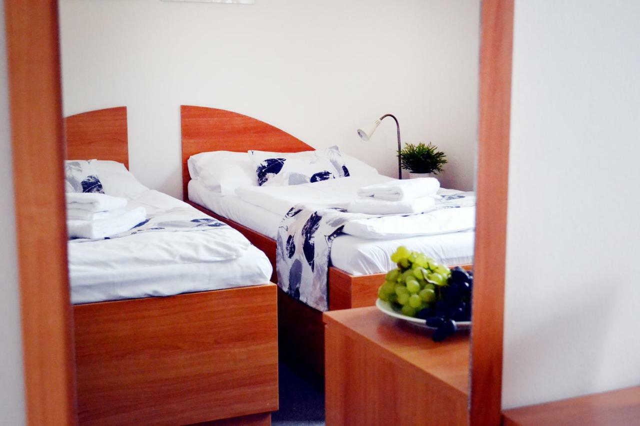 Hotel S-Centrum Benesov  Bagian luar foto
